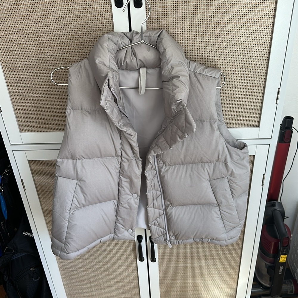 Lululemon Wunder Puff Vest. Excellent Condition. Worn a couple times. - Picture 2 of 5